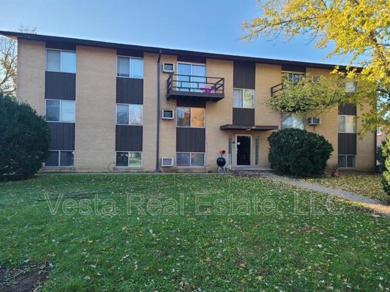 Bloomington Condo: 233 Robinhood Ln