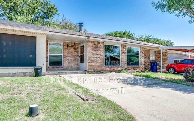 Midwest City House: 210 Kathleen Dr