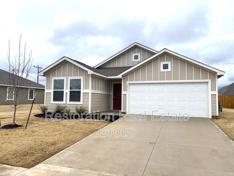 Yukon House: 10921 Southwest 22nd Street