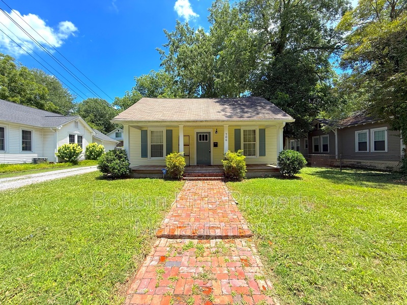 Gastonia House: 706 S Chester St
