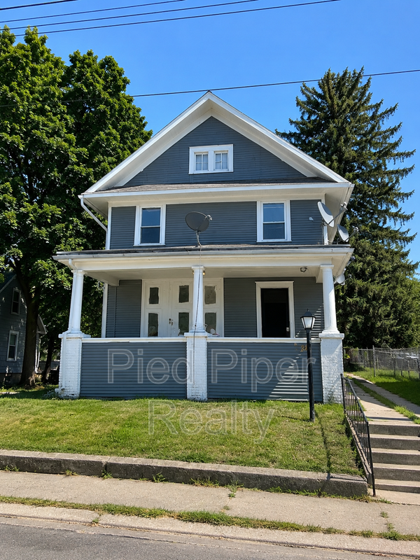 Freeport House: 905 S State Ave