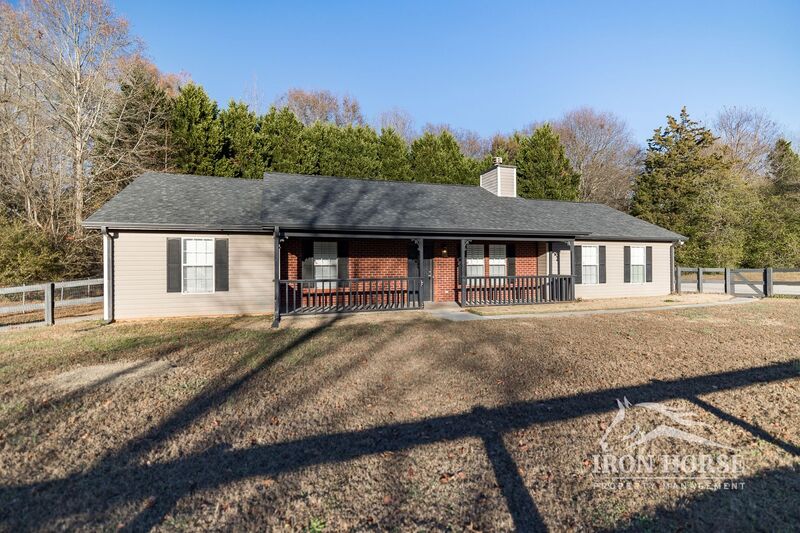 Bogart House: 1030 Hunter Trail