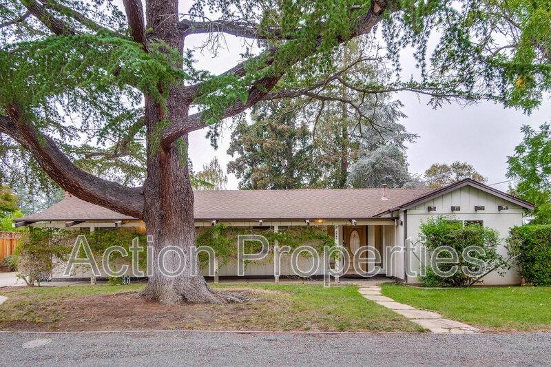 Los Altos House: 649 Hollingsworth Dr