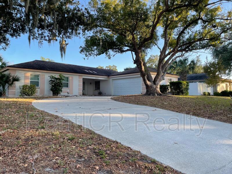Palm Harbor House: 810 Maple Ridge Road