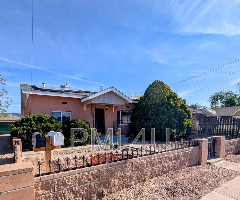 Albuquerque House: 2425 Mountain Road Northwest