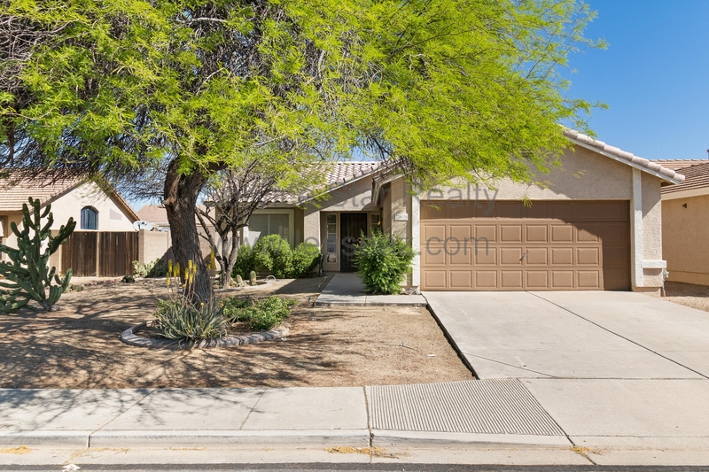Mesa House: 8656 E Crescent Ave