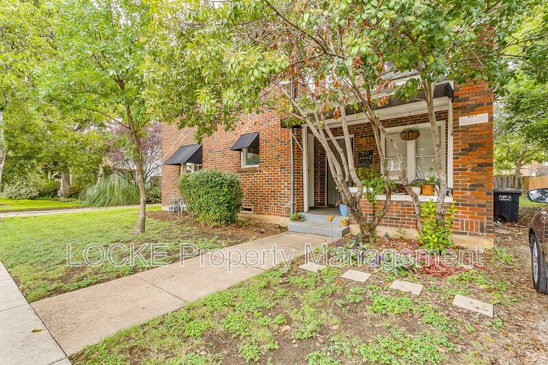 Fort Worth House: 1411 6th Avenue