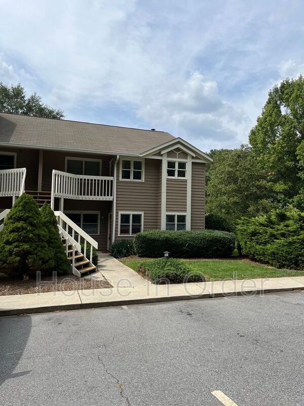 Asheville House: 4 Timberlake Dr.