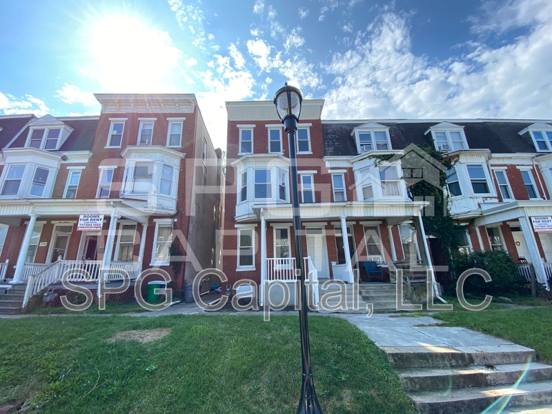 York House: 220 W Jackson St