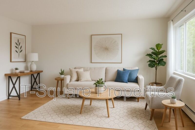 Everett House: 5804 Highway Pl