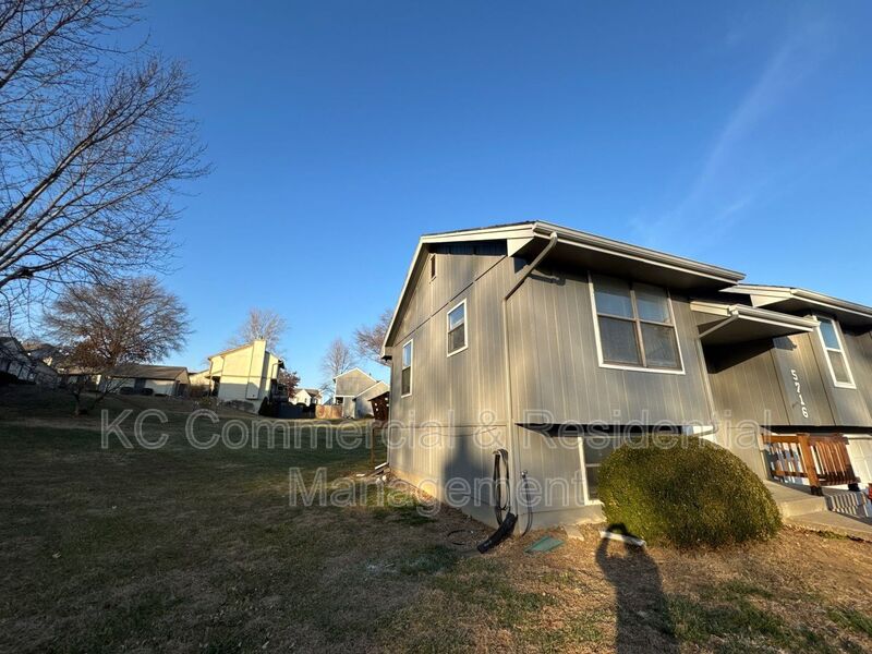 Kansas City Condo: 5716 N London Ave