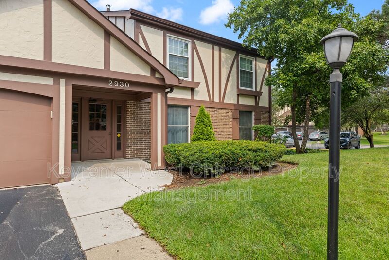 Rolling Meadows House: 2930 Northampton Dr