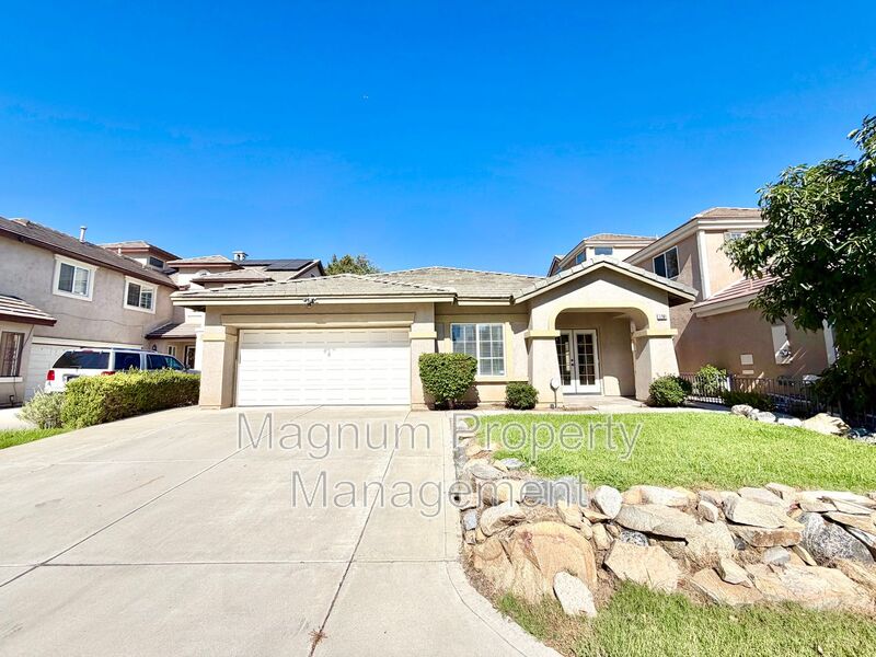 Murrieta House: 37961 Veranda Way