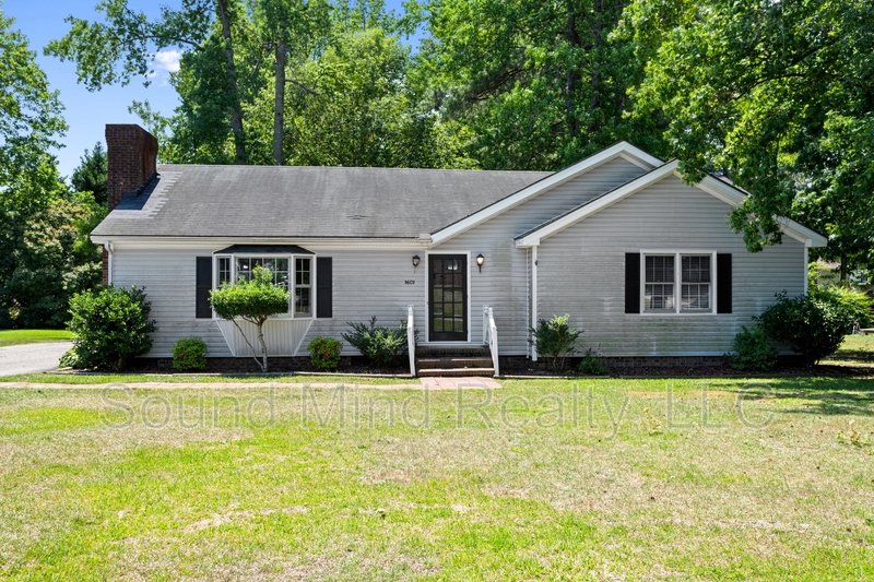 Rocky Mount House: 1601 Homestead Road