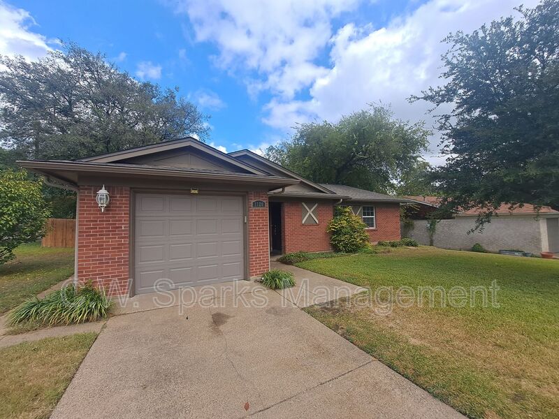 Richardson House: 1120 Ridgeway Circle