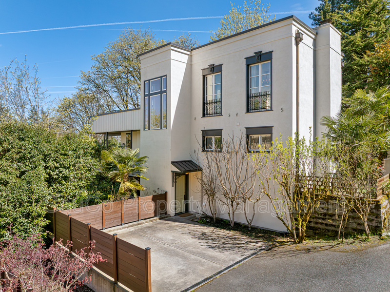 Portland House: 1980 Southwest Terrace Drive