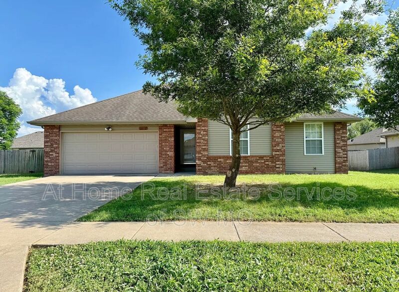 Springfield House: 5610 W Sugar Pine