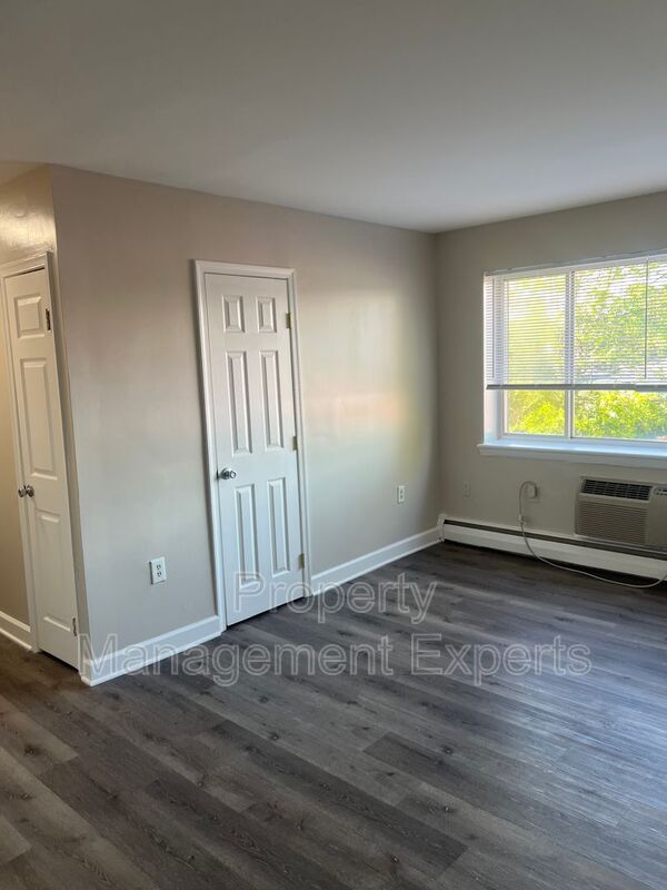 Alexandria Condo: 2322 Glendale Terrace
