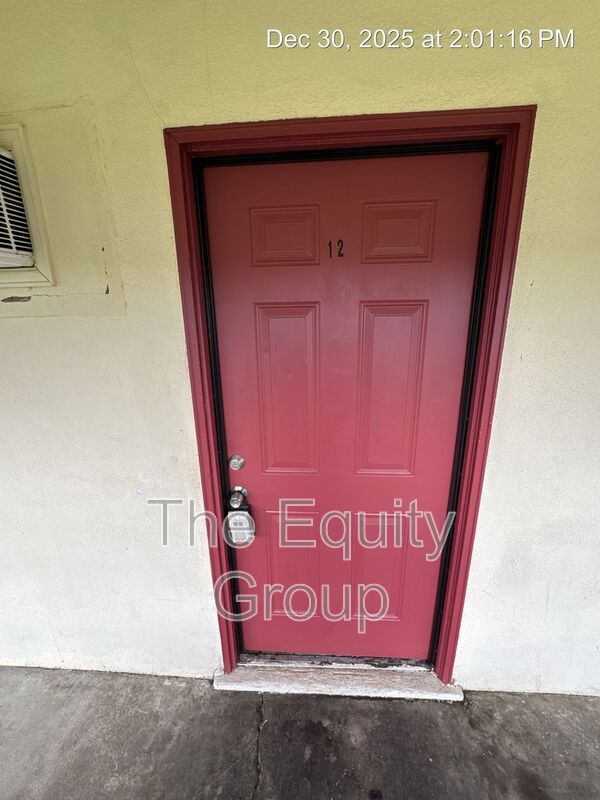 Tulare Condo: 352 S Blackstone St