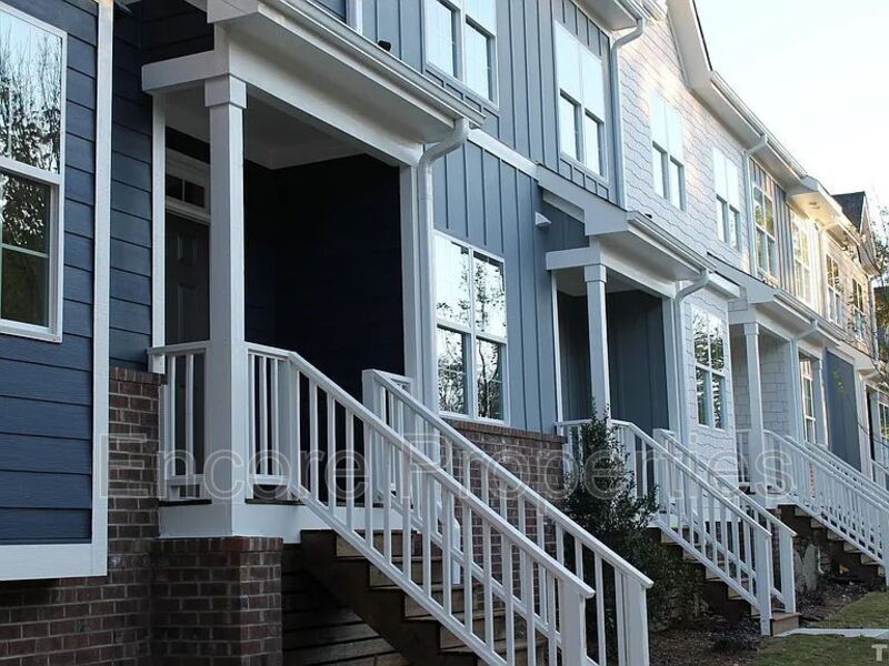 Wake Forest House: 825 South Franklin Street