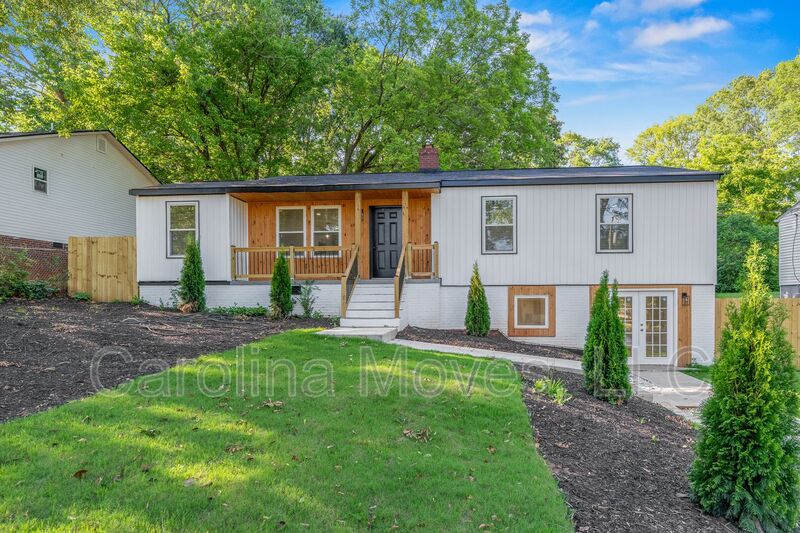 Greenville House: 10 Valley View Lane