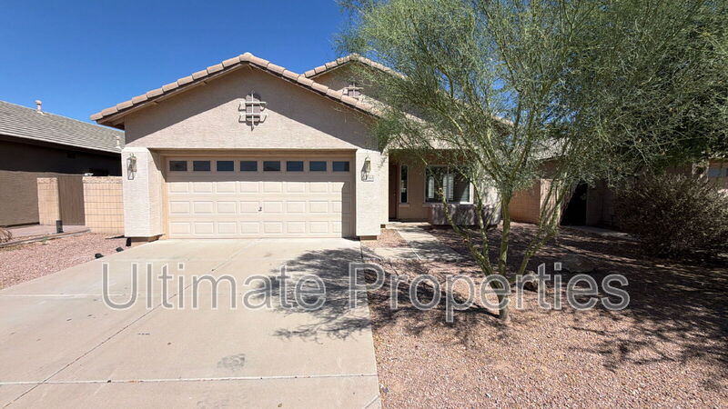 Avondale House: 12360 W Tonto St