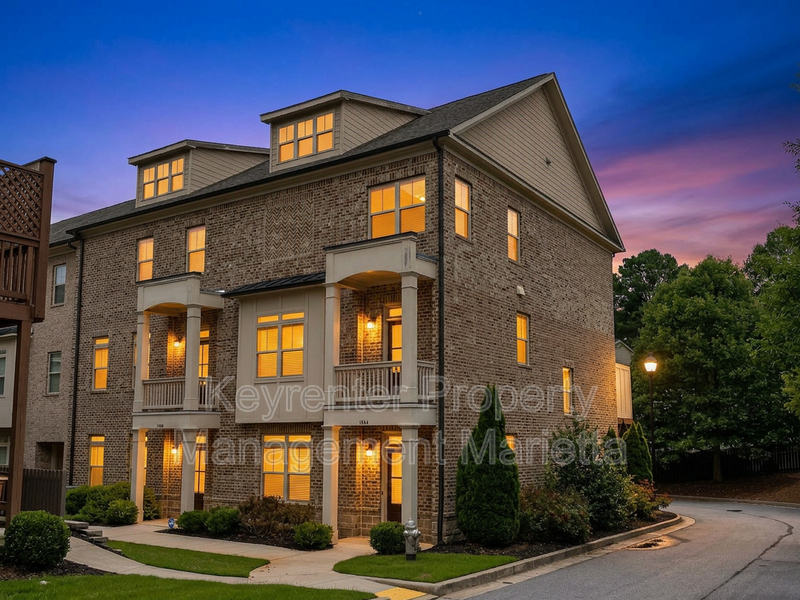 Smyrna House: 1244 Stone Castle Cir SE
