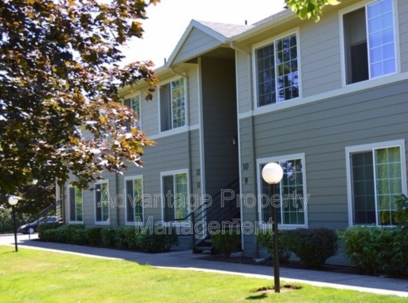 Monmouth House: 739 W. Jackson St.