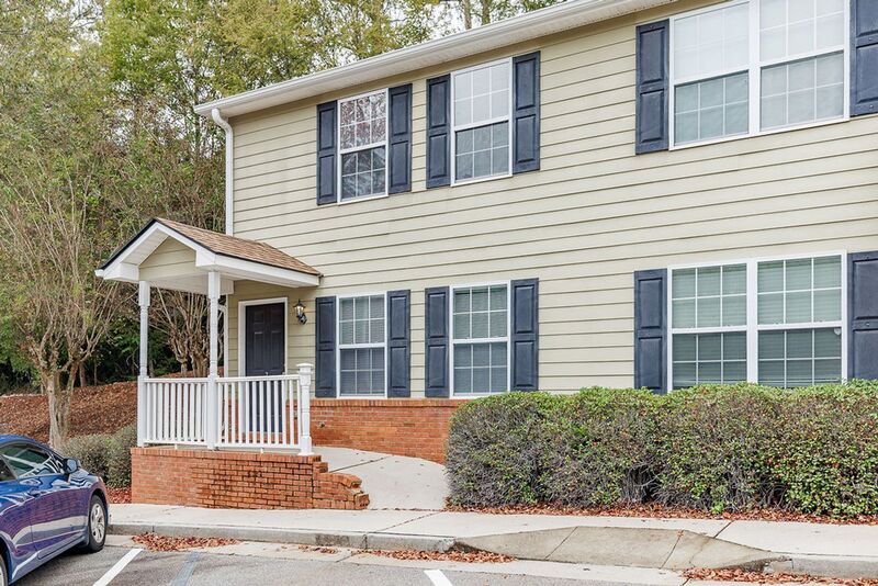 Athens House: 105 Westchester Dr