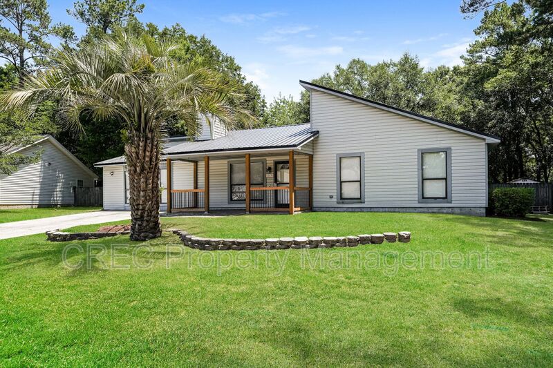 Summerville House: 213 Sagebrush Lane