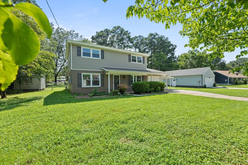 Huntsville House: 505 Forrest Park Court Northwest