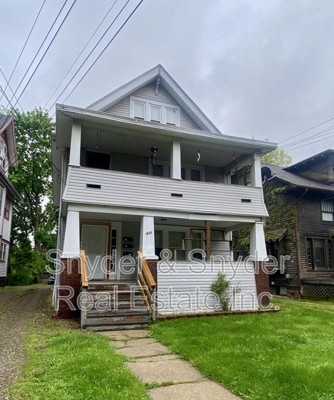 Akron House: 438 Crestwood Avenue