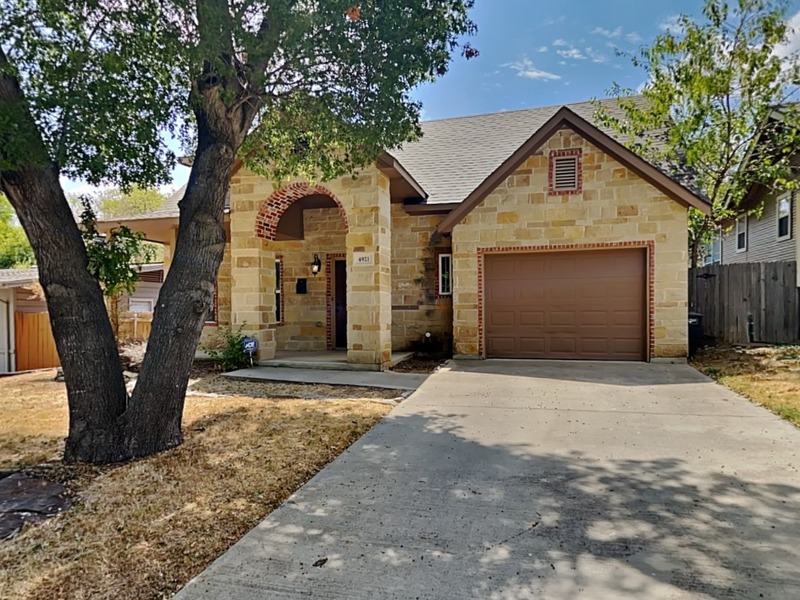 Fort Worth House: 4921 Locke Ave