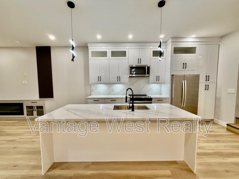 Kelowna House: 1669 Highland Dr N