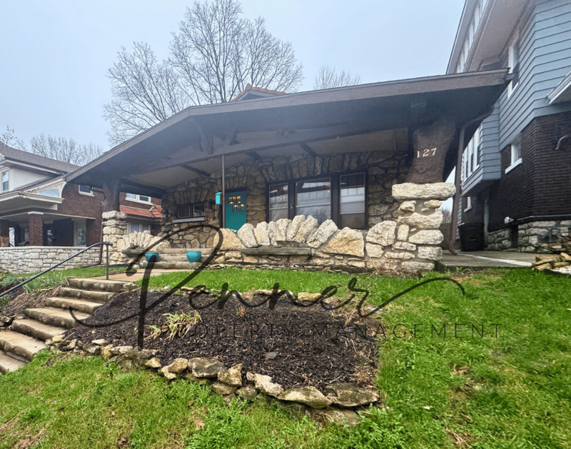 INDEPENDENCE House: 127 E KANSAS AVE