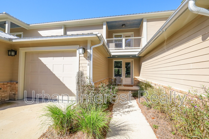 Destin Townhome: 63 Palm St