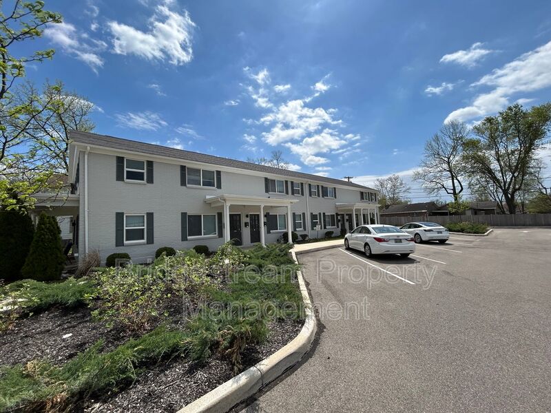 Centerville House: 92 W Franklin Street
