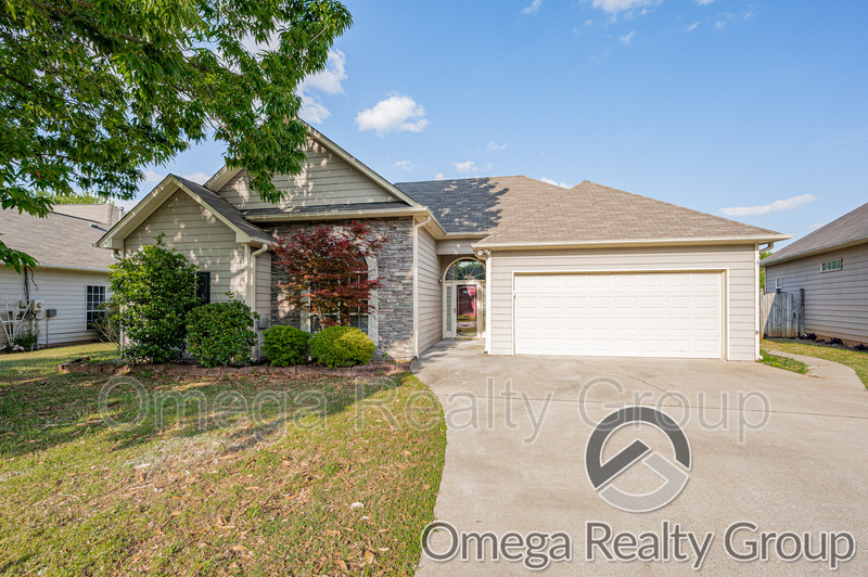 Pelham House: 205 Stonehaven Trce