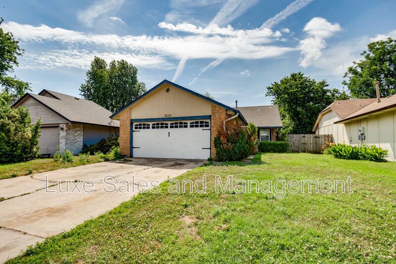 Yukon House: 12316 SW 14th Street