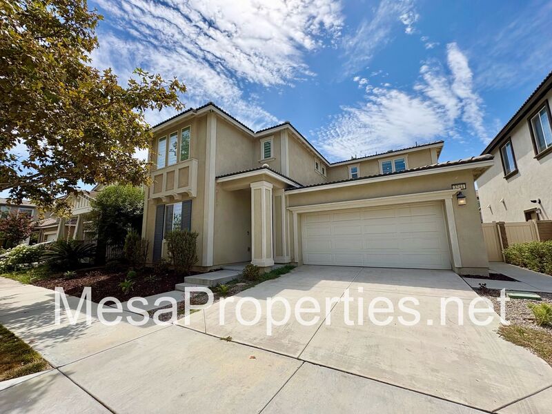 Ontario House: 3244 E Yellowstone Drive