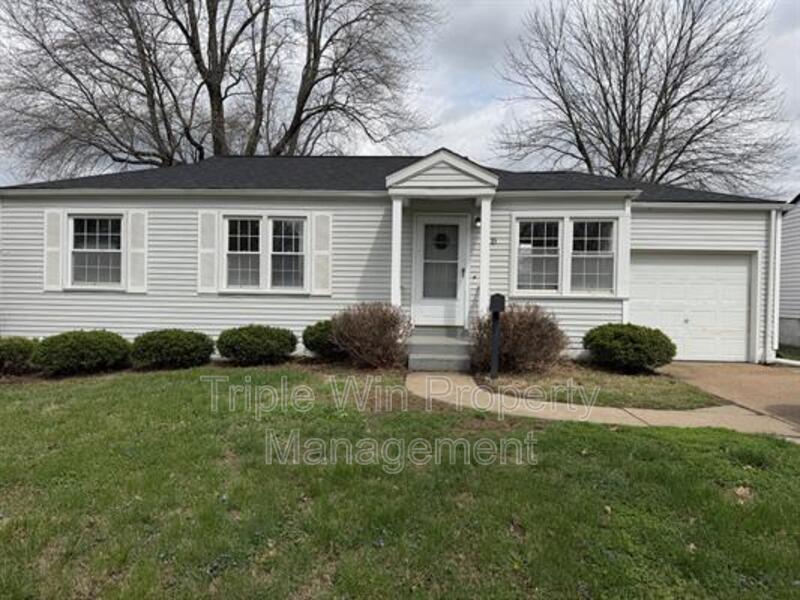 Saint Louis House: 1205 Nectar Dr