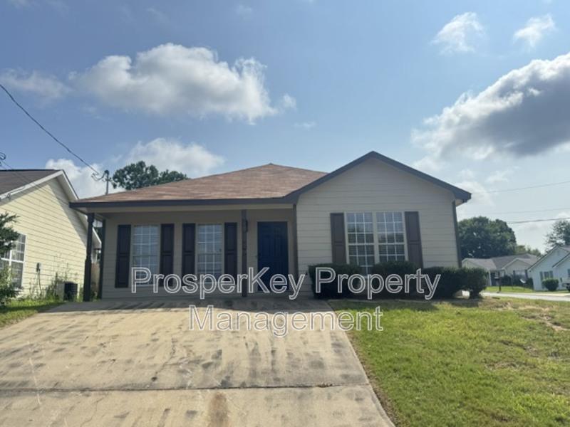 Phenix City House: 2208 Summerwind Dr