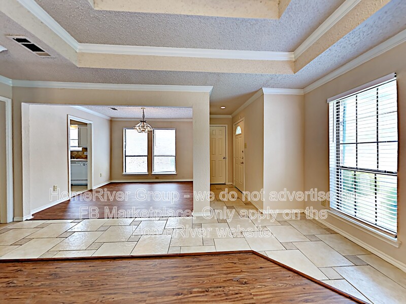 Rowlett House: 3315 Sara Dr