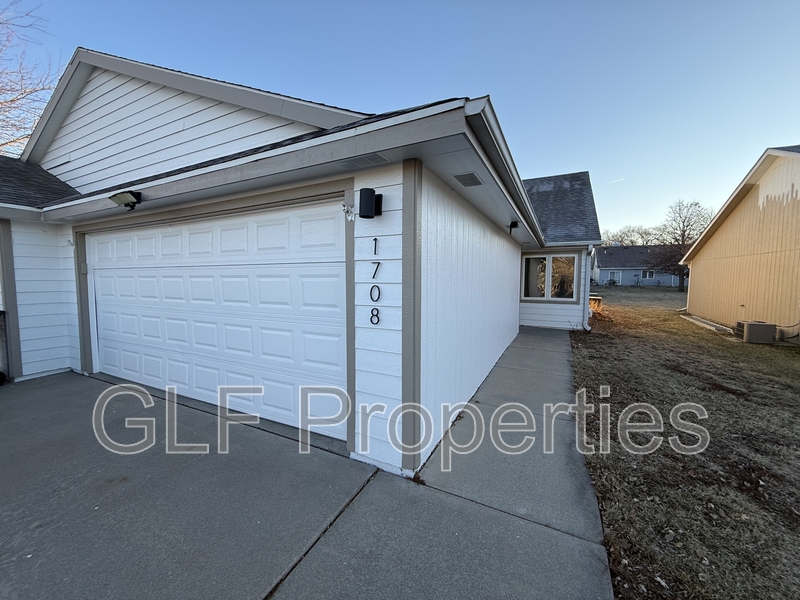 Beatrice Condo: 1708 Prairie