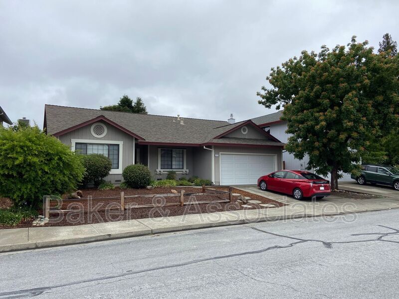 Request a Viewing for 493 Mallory Avenue Tenant Turner