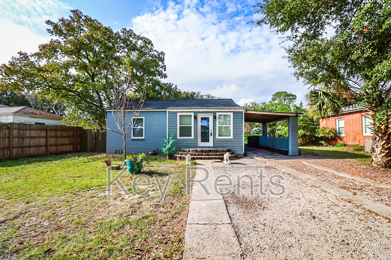 Pensacola House: 206 Brown Rd.