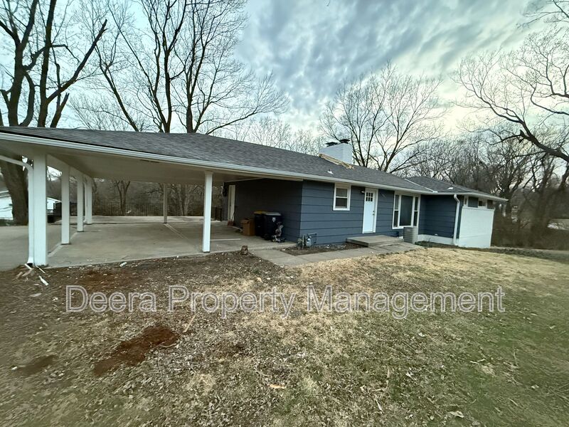 Kansas City House: 9900 Richmond Drive
