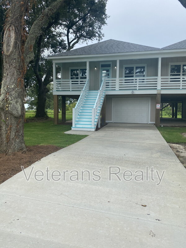 Long Beach Townhome: 127 E 5th St