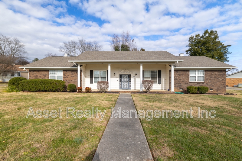 Knoxville House: 11719 S Williamsburg Drive