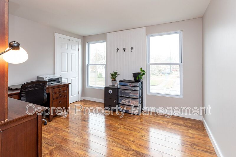 Spacious 4 Bedroom 3 Bath Home  - Photo 16